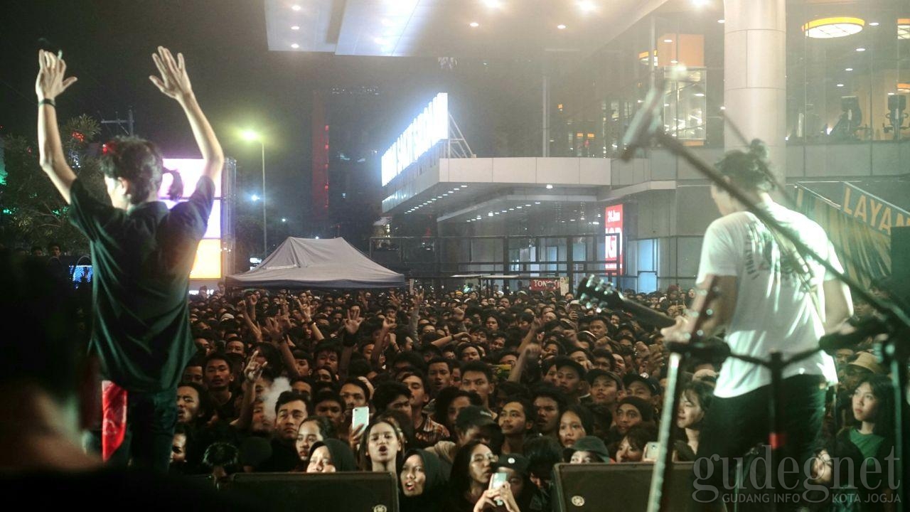 FSTVLST Guncang Massa di Layana ''Irama Sinergi'' FSTVLST Guncang Massa di Layana ''Irama Sinergi''