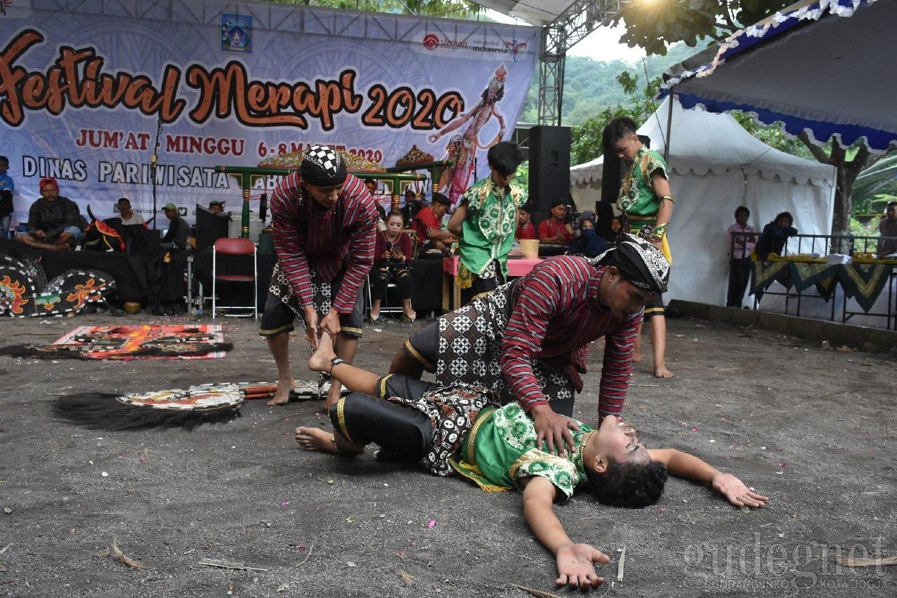 Jathilan 56 Jam Nonstop Patahkan Rekor MURI, Sleman Sabet 3 Rekor dalam Satu Bulan Jathilan 56 Jam Nonstop Patahkan Rekor MURI, Sleman Sabet 3 Rekor dalam Satu Bulan