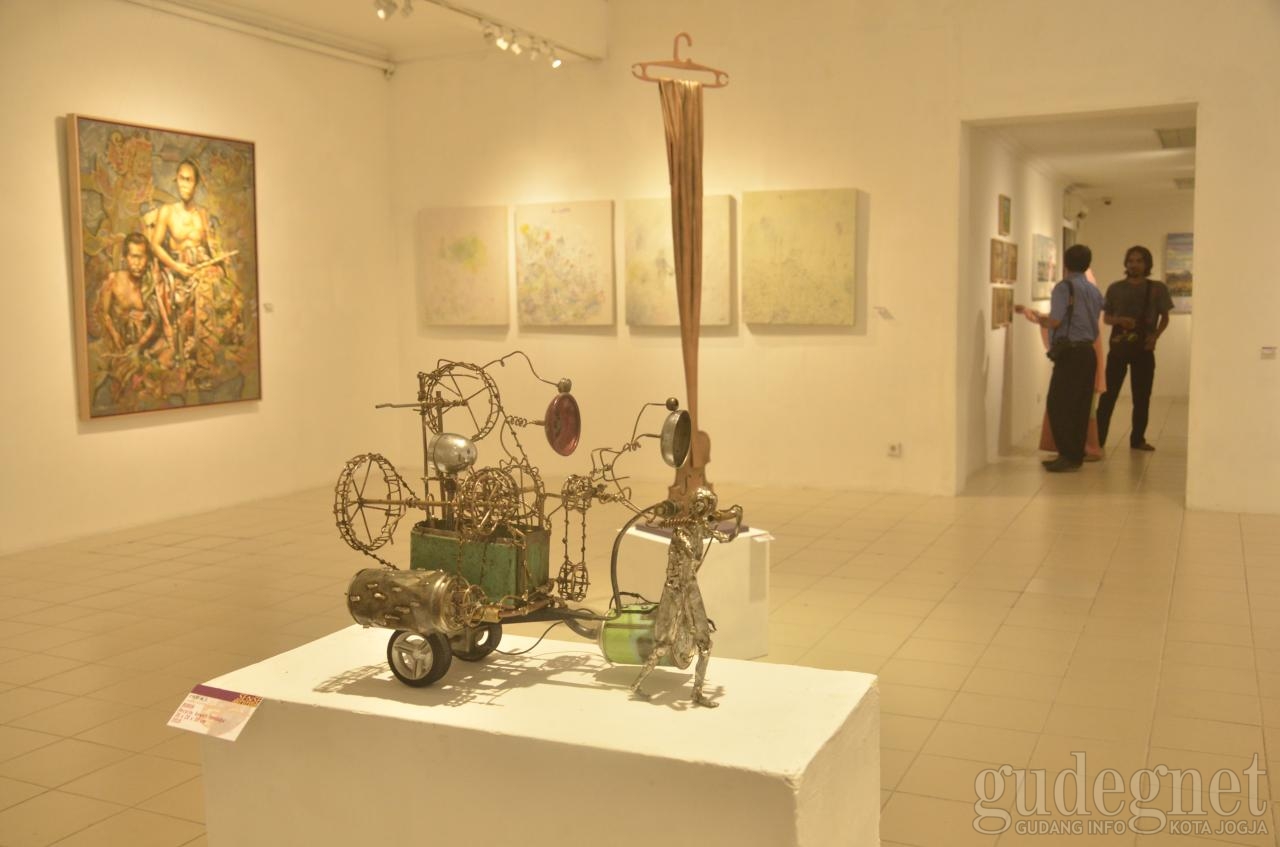 Pameran 'Sense of Arttitude' Suguhkan Lukisan dan Instalasi