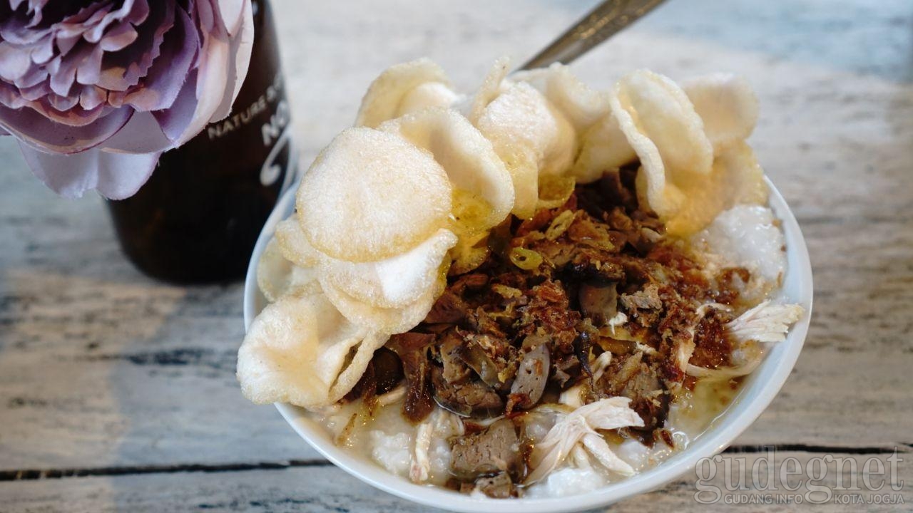 Bubur Ayam Tiyasan, Bukan Burjo Biasa Bubur Ayam Tiyasan, Bukan Burjo Biasa