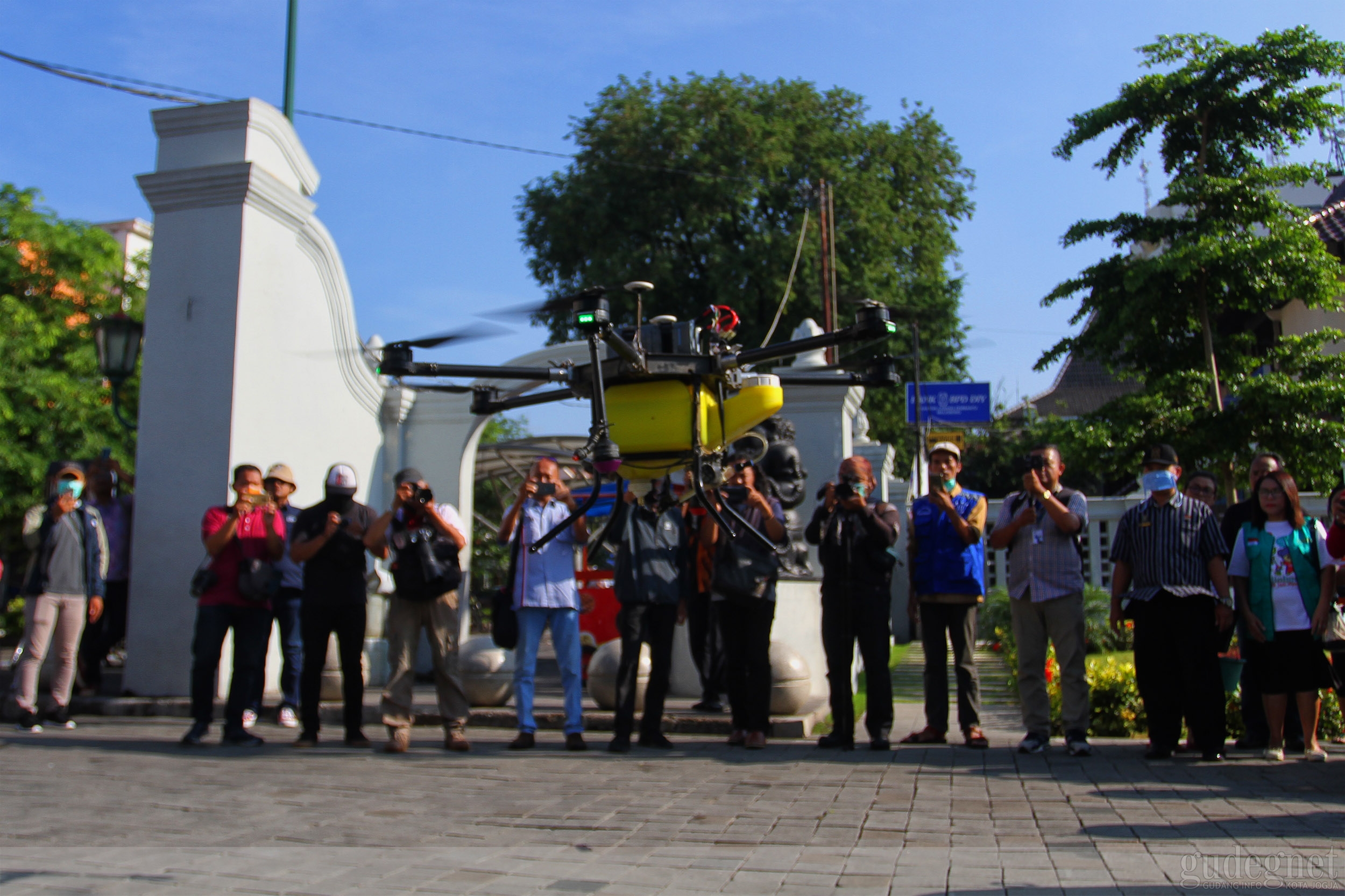 Gunakan Drone, Pemda DIY Semprot Desinfektan di Malioboro Gunakan Drone, Pemda DIY Semprot Desinfektan di Malioboro