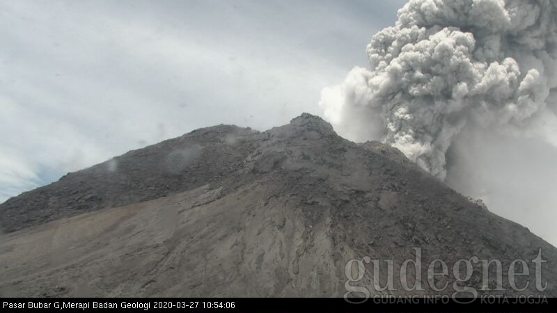 Merapi Kembali Erupsi, Tinggi Kolom 5Km Merapi Kembali Erupsi, Tinggi Kolom 5Km