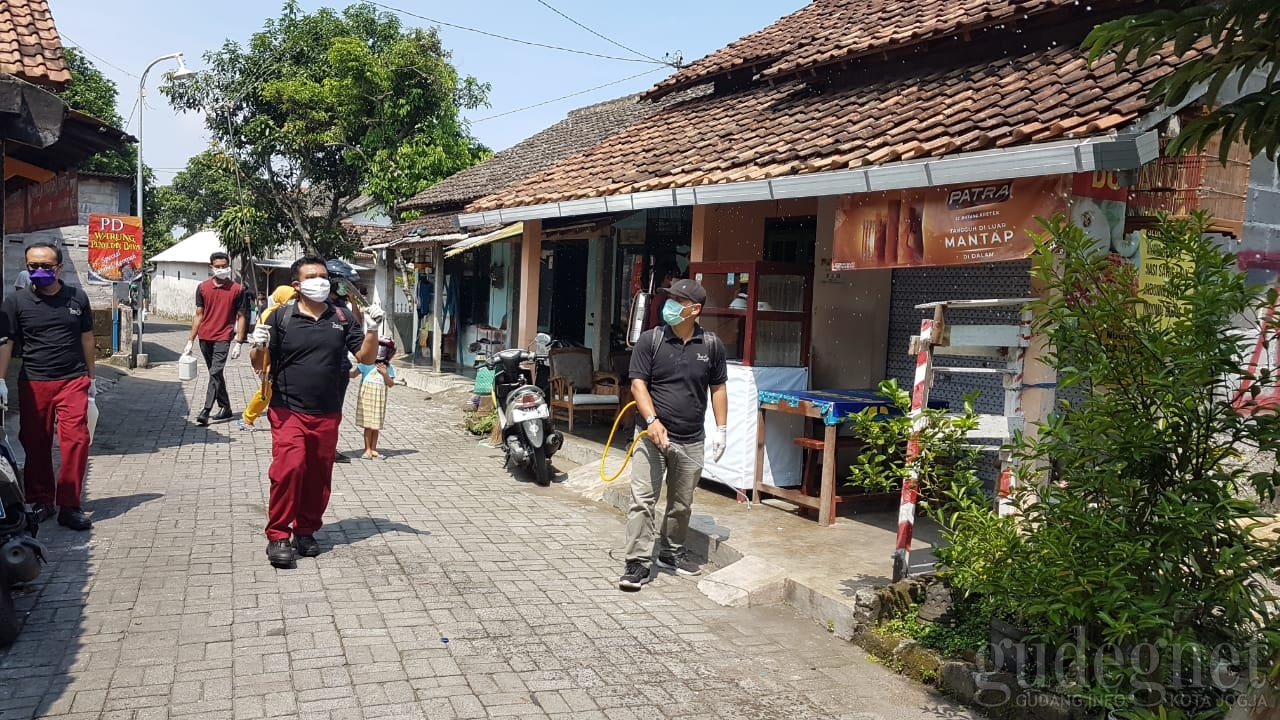 Cegah Covid-19, Alana Yogyakata Lakukan Penyemprotan Disinfektan di Sekitar Hotel Cegah Covid-19, Alana Yogyakata Lakukan Penyemprotan Disinfektan di Sekitar Hotel