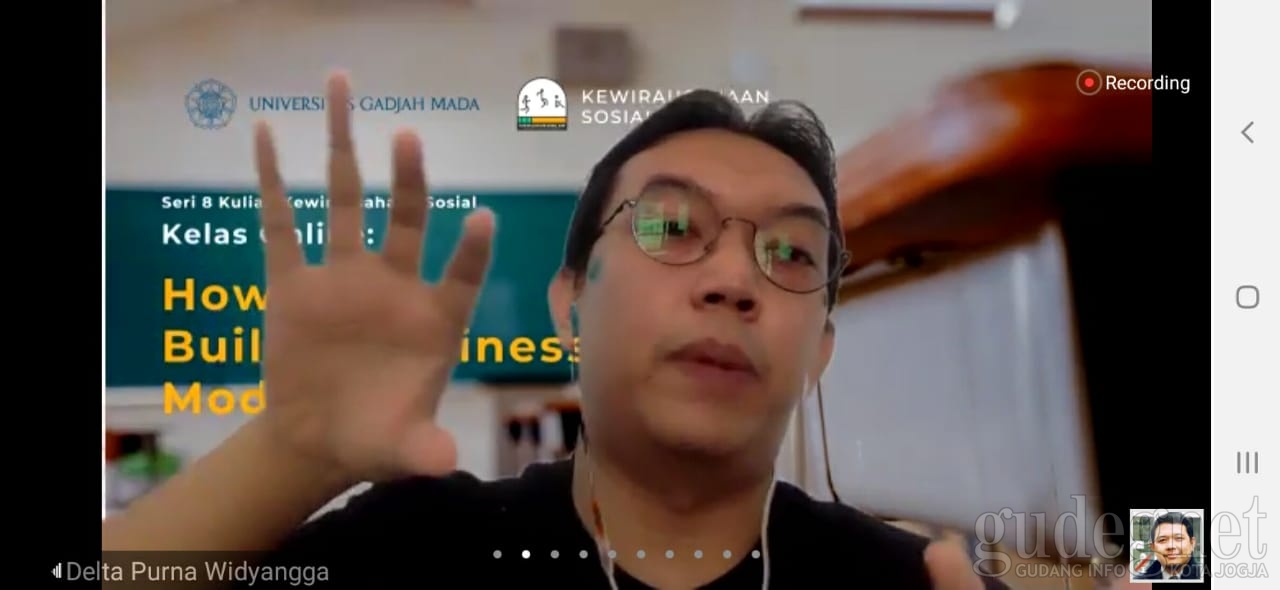 CEO Startup Berbagi Tips Membangun Bisnis dalam Kuliah Online UGM CEO Startup Berbagi Tips Membangun Bisnis dalam Kuliah Online UGM