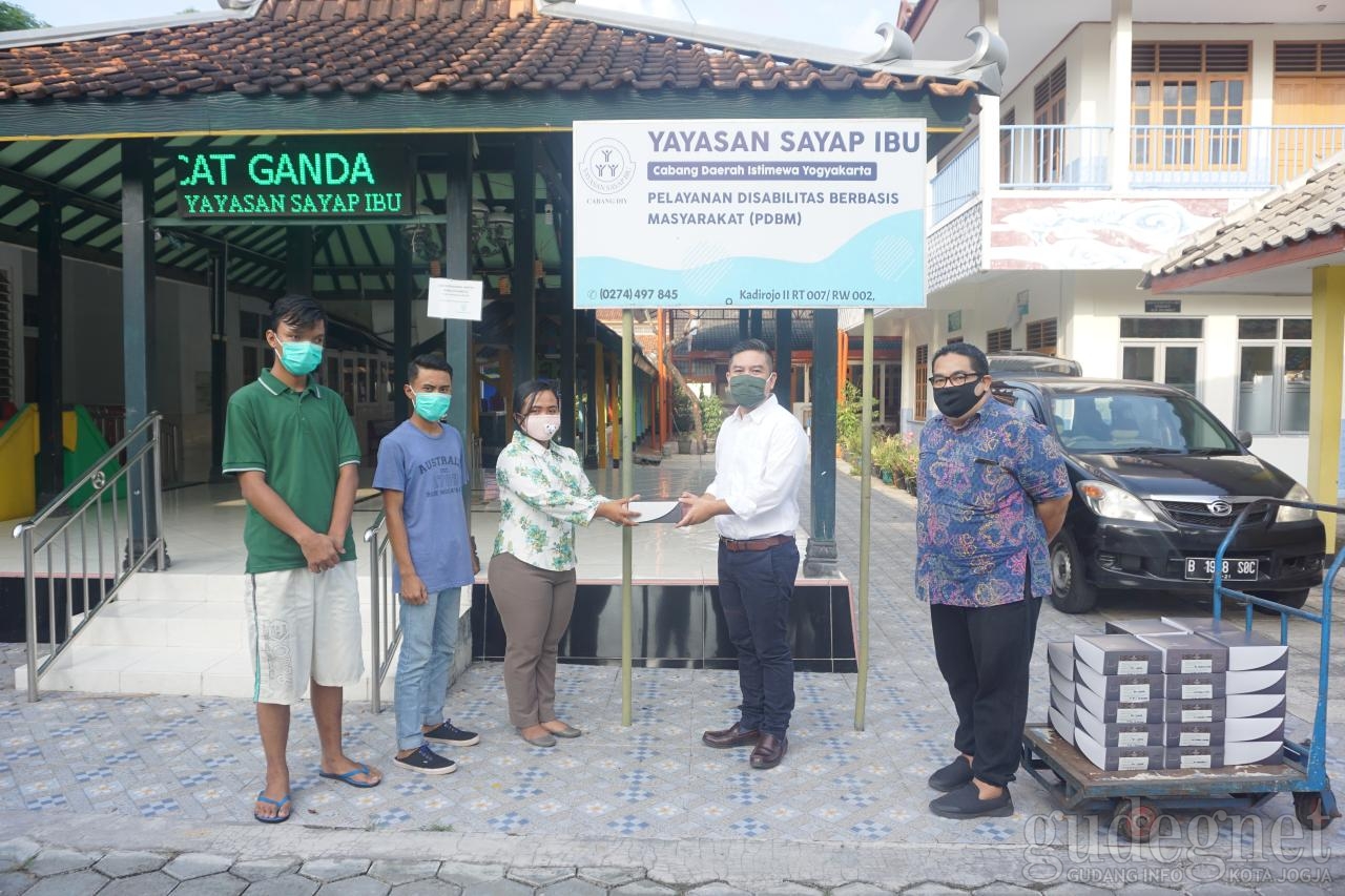 Sheraton Cares, Berbagi di Tengah Ramadan dan Pandemi Sheraton Cares, Berbagi di Tengah Ramadan dan Pandemi