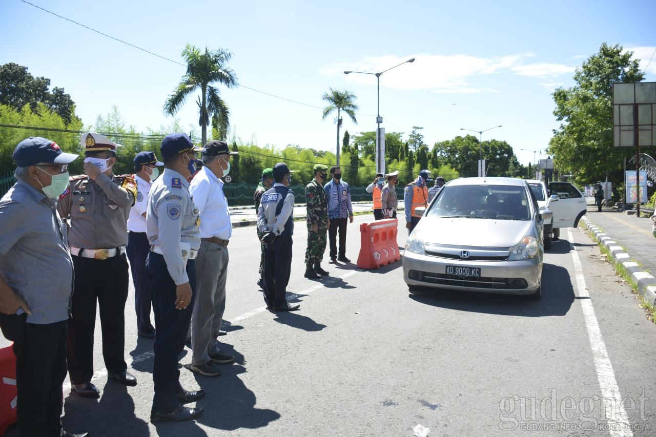 Pantauan Pos Perbatasan: Perbatasan Magelang Terkendali, Perbatasan Prambanan Sediakan Rapid Test Pantauan Pos Perbatasan: Perbatasan Magelang Terkendali, Perbatasan Prambanan Sediakan Rapid Test