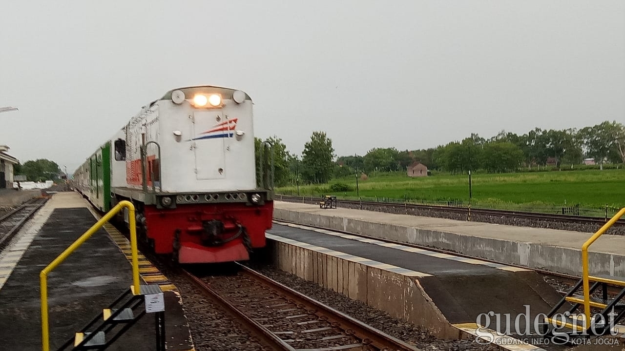 KAI Operasikan Kereta Api Luar Biasa 