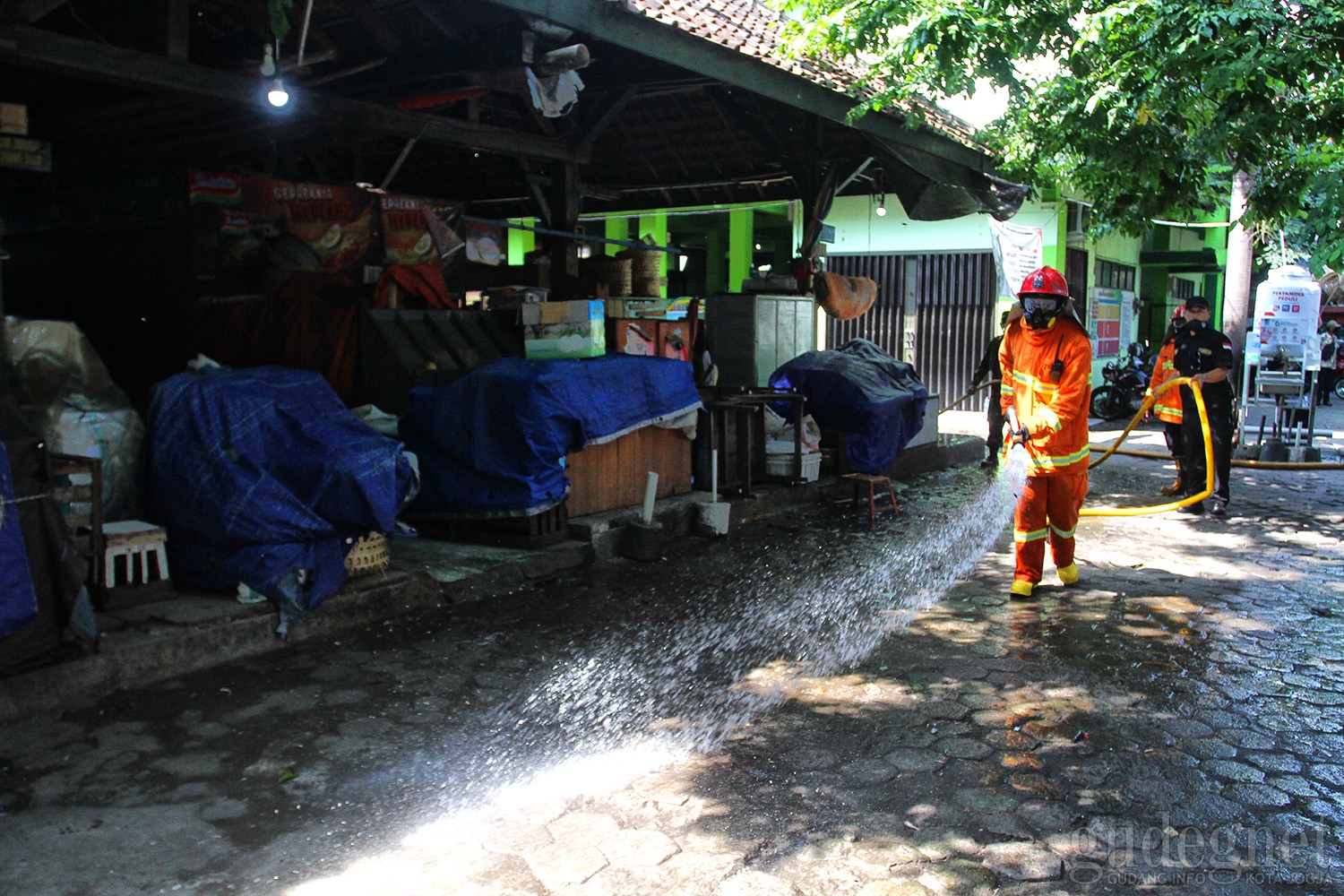 Pasca Muncul Klaster Baru, Pasar Demangan Disemprot Disinfektan Pasca Muncul Klaster Baru, Pasar Demangan Disemprot Disinfektan