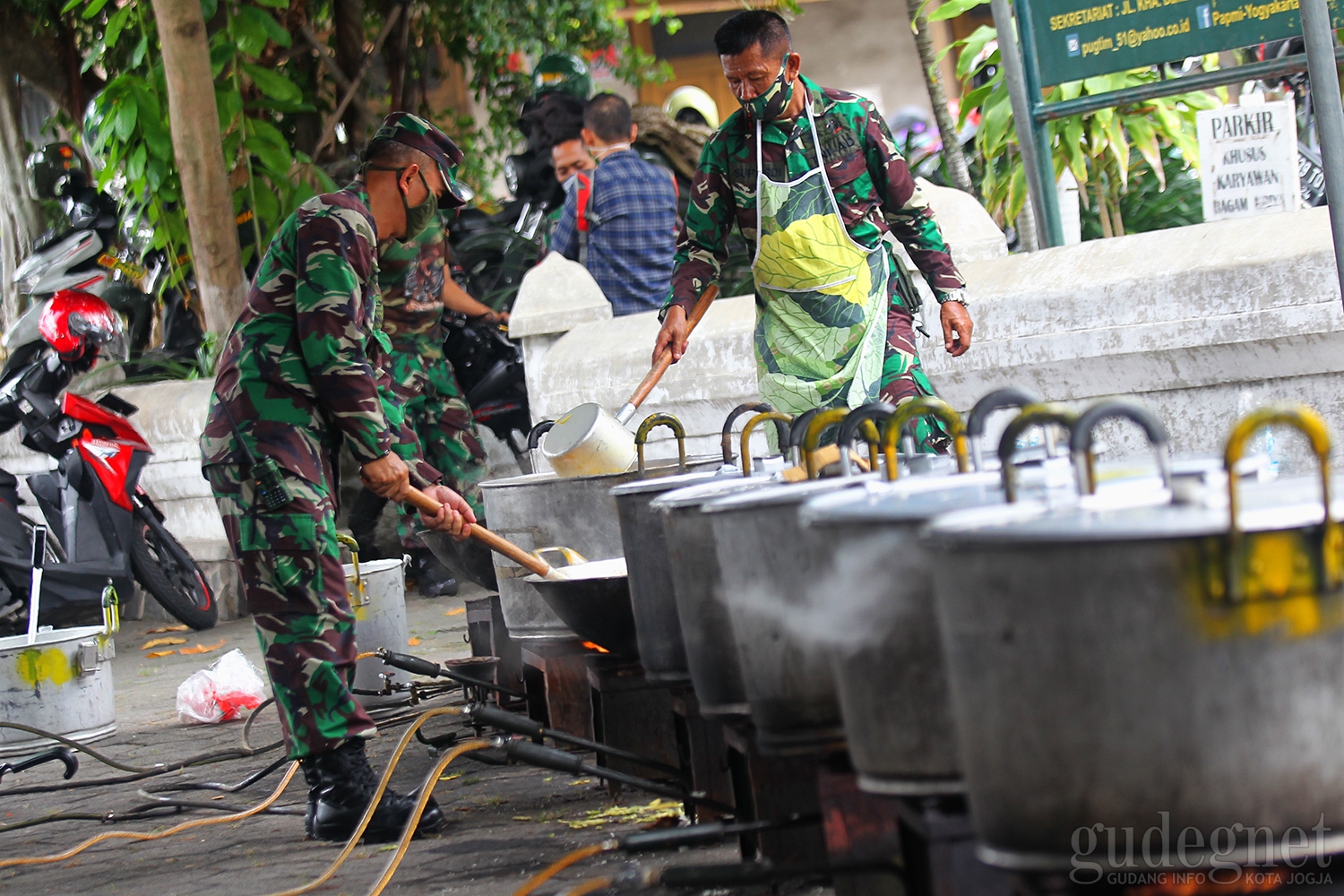 Peduli Mahasiswa Rantau, Kodim 0734/Yk Bagikan Ribuan Paket Makanan Peduli Mahasiswa Rantau, Kodim 0734/Yk Bagikan Ribuan Paket Makanan
