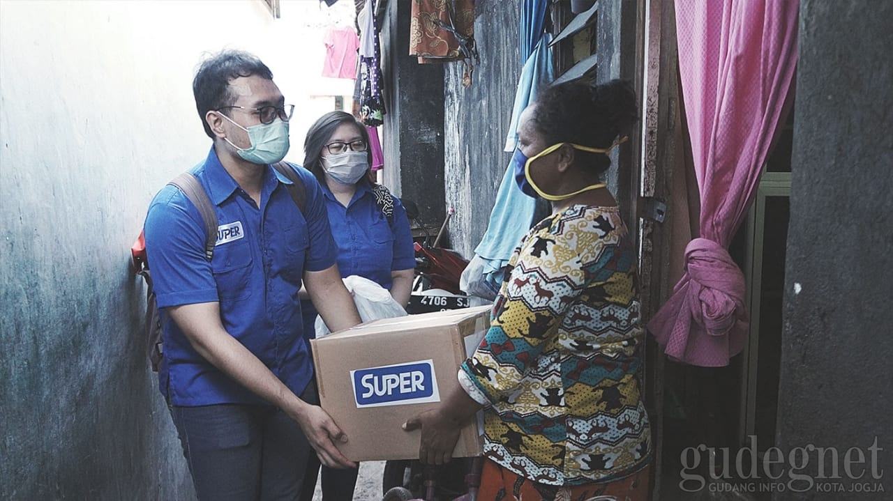 Aplikasi Super, Berdonasi Bagi PKL dan Masyarakat Terdampak Pandemi Aplikasi Super, Berdonasi Bagi PKL dan Masyarakat Terdampak Pandemi