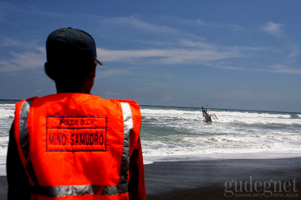 BMKG Imbau Nelayan dan Masyarakat Jauhi Pesisir Laut Selatan BMKG Imbau Nelayan dan Masyarakat Jauhi Pesisir Laut Selatan
