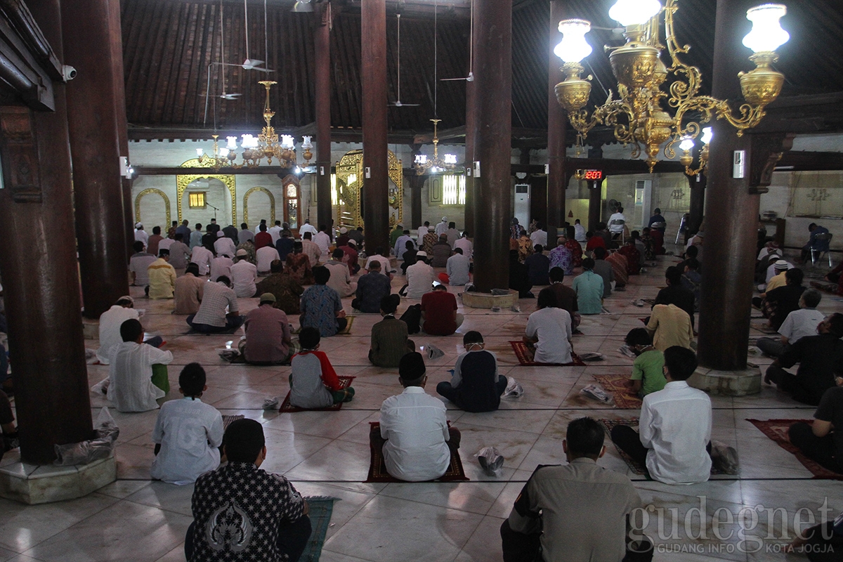 Masjid Gedhe Kauman Kembali Gelar Salat Jumat Masjid Gedhe Kauman Kembali Gelar Salat Jumat