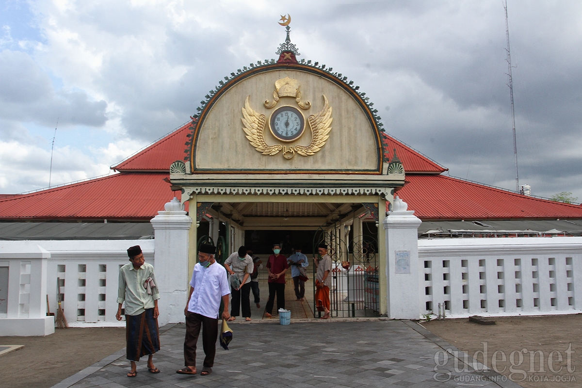 Rumah Ibadah Harus Miliki Surat Keterangan Aman Covid-19 Rumah Ibadah Harus Miliki Surat Keterangan Aman Covid-19