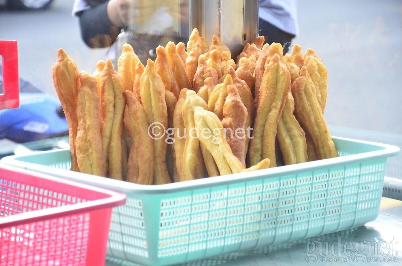 Cakwe Jumbo, Lezat dan Mantap Disantap Cakwe Jumbo, Lezat dan Mantap Disantap