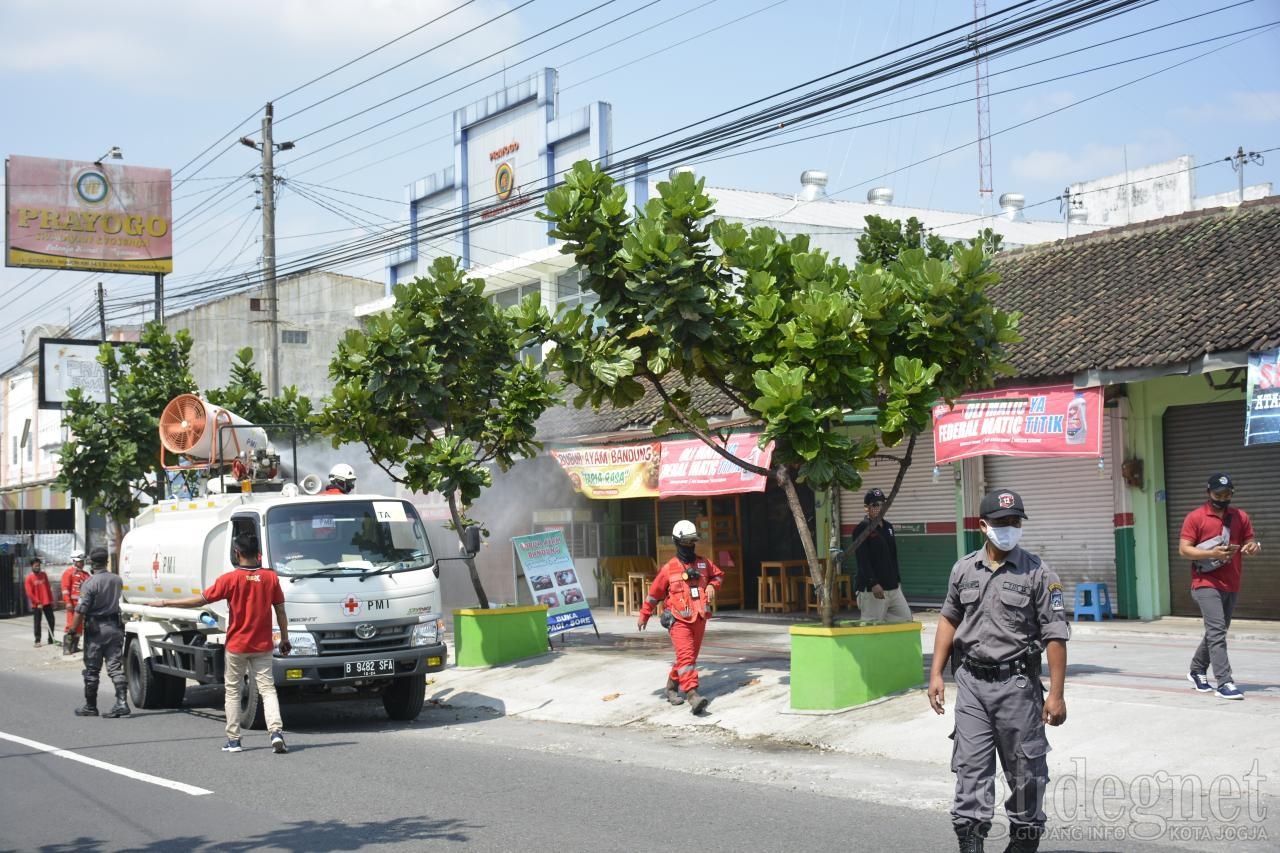 Tanggapi Perpanjangan Masa Tanggap Darurat, Pasar dan Terminal Disemprot Disinfektan Tanggapi Perpanjangan Masa Tanggap Darurat, Pasar dan Terminal Disemprot Disinfektan