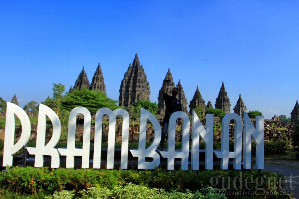 Prambanan Resmi Dibuka, Pengunjung Dilarang Naik Candi Prambanan Resmi Dibuka, Pengunjung Dilarang Naik Candi