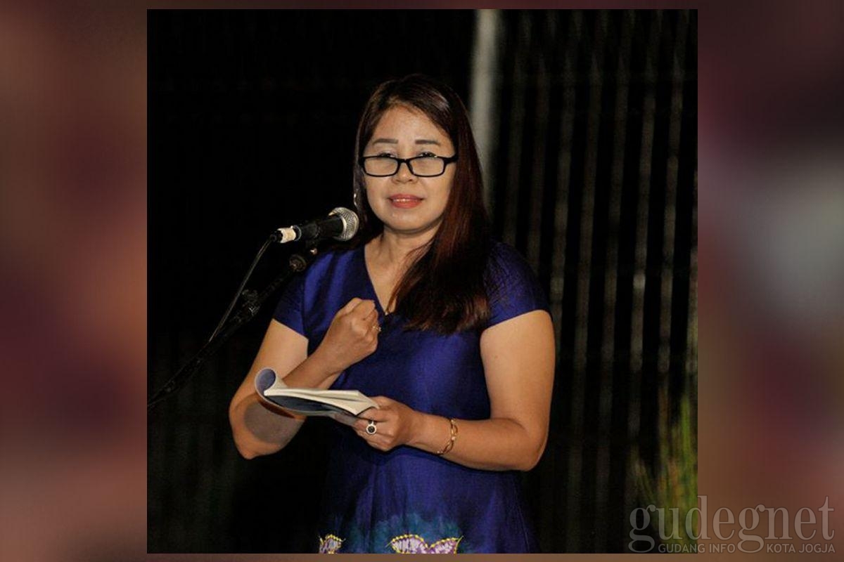 Sastra Bulan Purnama Edisi 106: Musikalisasi Puisi dan Puisi Tari Yuliani Kumudaswari Sastra Bulan Purnama Edisi 106: Musikalisasi Puisi dan Puisi Tari Yuliani Kumudaswari