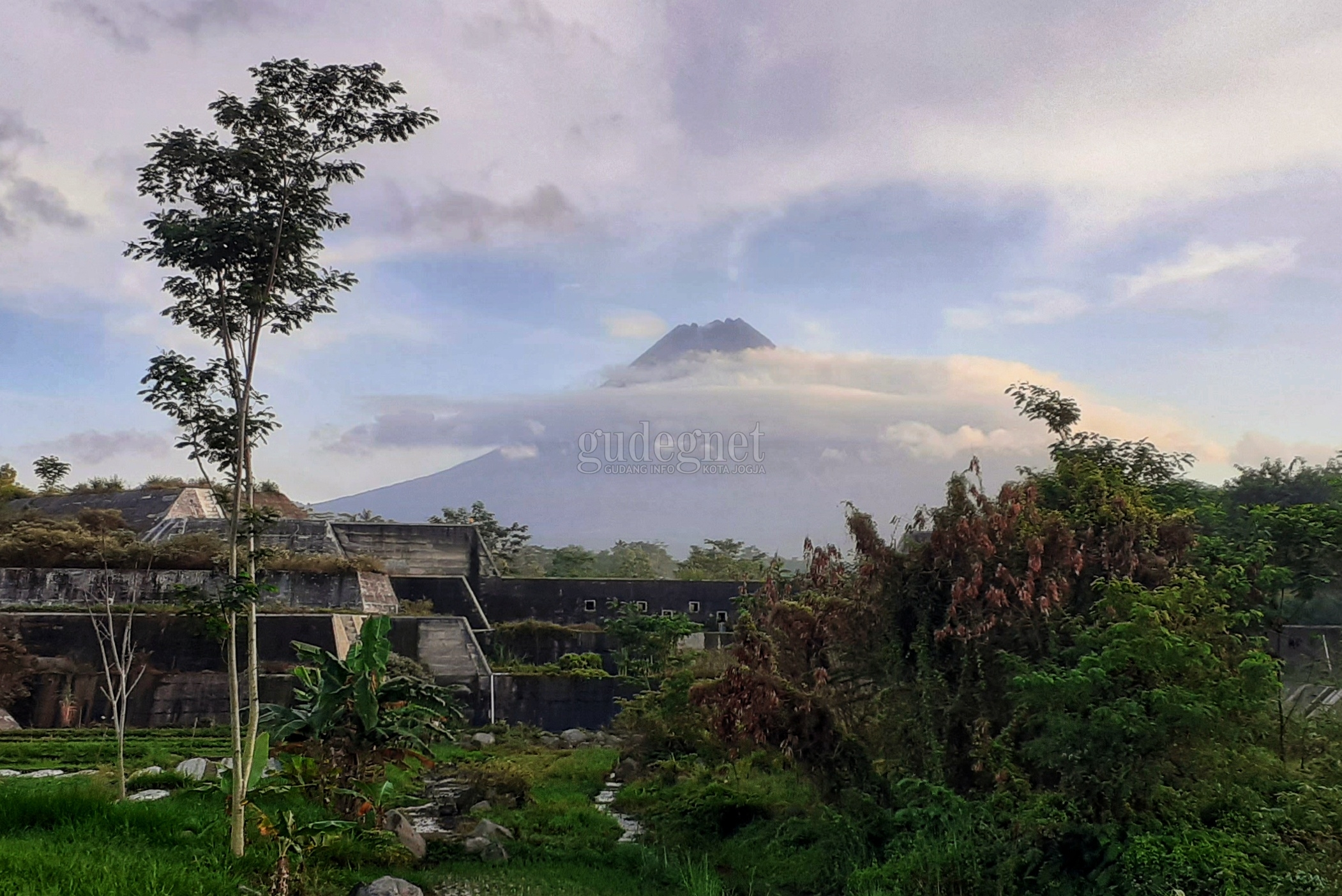 Merapi Menggembung, Warga Tidak perlu Panik Merapi Menggembung, Warga Tidak perlu Panik