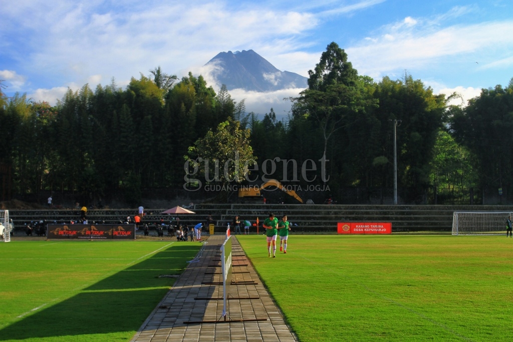 Kepuharjo Sport Centre, Lapangan Bola di Lereng Merapi Kepuharjo Sport Centre, Lapangan Bola di Lereng Merapi