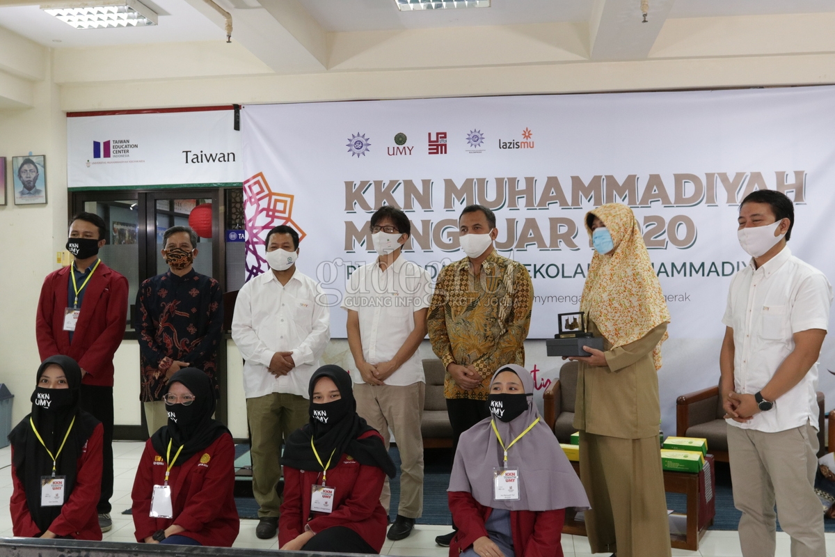 KKN 'Muhammadiyah Mengajar' Bantu Sekolah di Kulonprogo KKN 'Muhammadiyah Mengajar' Bantu Sekolah di Kulonprogo