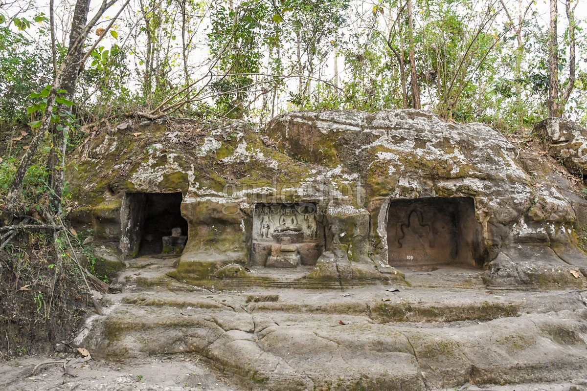Gua Sentono, Gua Pertapaan Hindu di Tenggara Candi Abang Gua Sentono, Gua Pertapaan Hindu di Tenggara Candi Abang