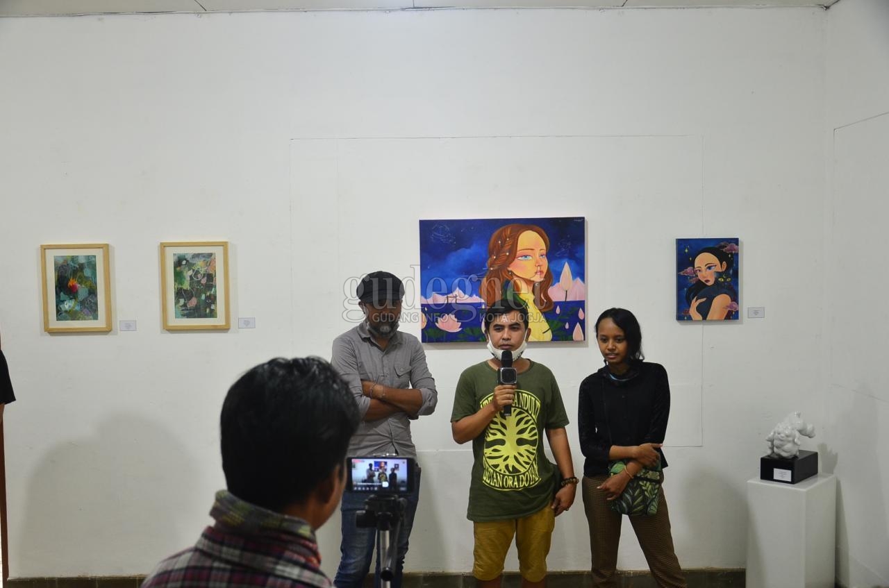 Gumpalan Awan hingga Sosok Perempuan dalam Pameran 'Meraki' Gumpalan Awan hingga Sosok Perempuan dalam Pameran 'Meraki'