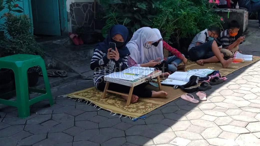 Gerakan LIMas, Pelajar Bintaran Kidul Bisa Belajar Daring dengan Murah Gerakan LIMas, Pelajar Bintaran Kidul Bisa Belajar Daring dengan Murah