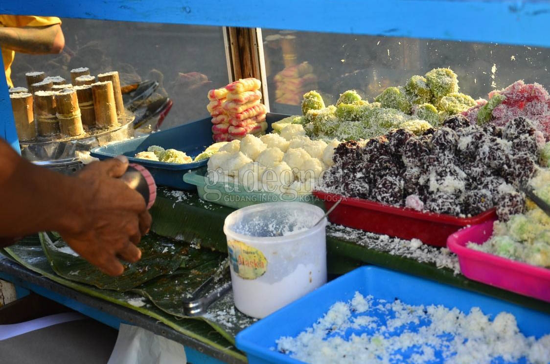 Mencicipi Jajanan Pasar di Wirobrajan, ada Getuk sampai Klepon Mencicipi Jajanan Pasar di Wirobrajan, ada Getuk sampai Klepon