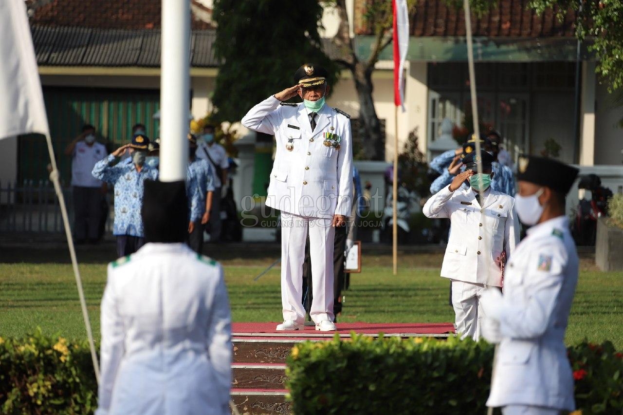 Perayaan Sederhana HUT Ke-75 RI di Sleman, Bupati Ajak Masyarakat Tumbuhkan Empati Perayaan Sederhana HUT Ke-75 RI di Sleman, Bupati Ajak Masyarakat Tumbuhkan Empati