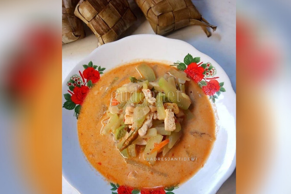 Sayur Labu Siam dan Ketupat, Santapan Akhir Pekan Maknyus Sayur Labu Siam dan Ketupat, Santapan Akhir Pekan Maknyus