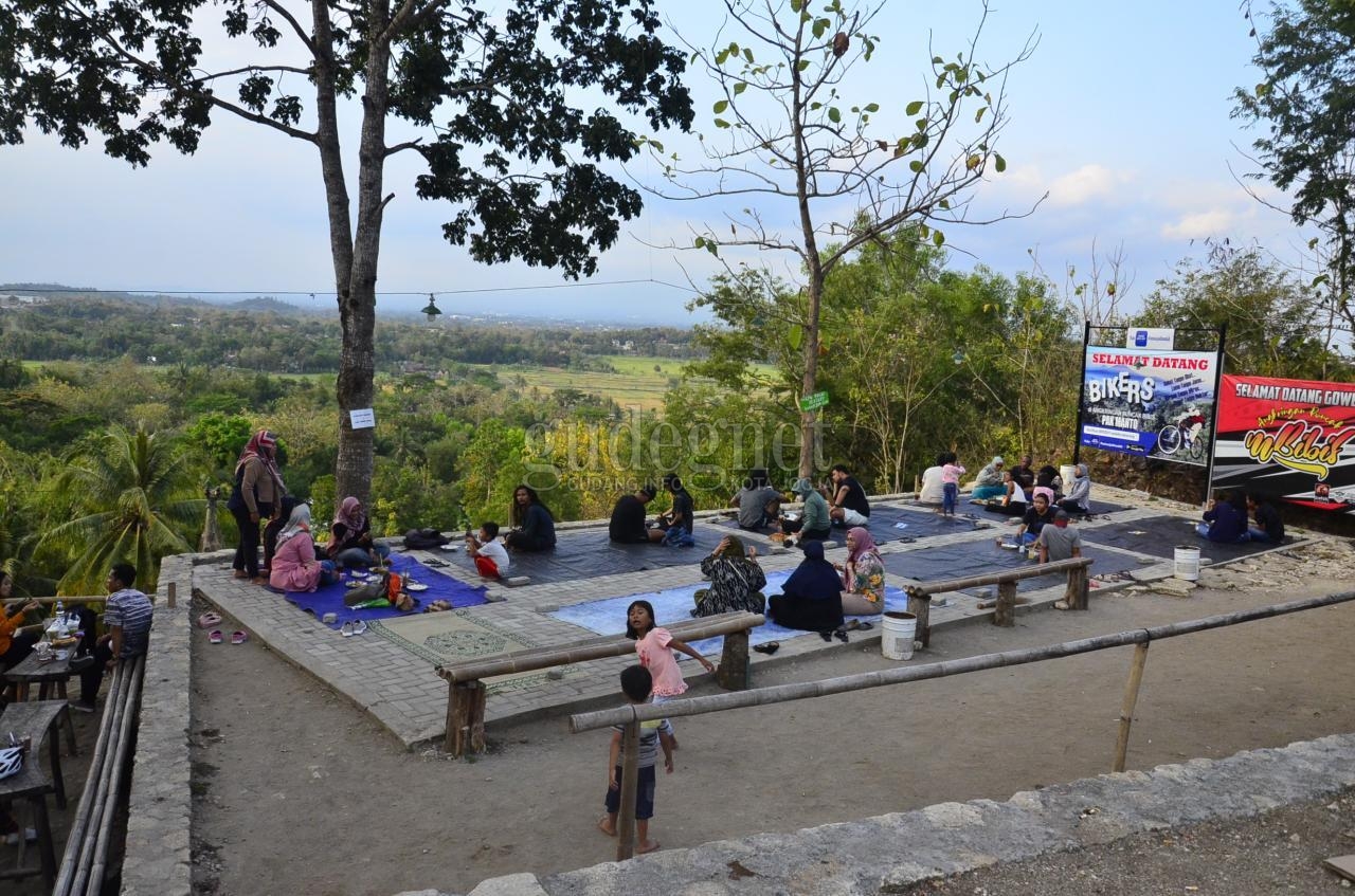 Angkringan Puncak Bibis, Jujugan Pesepeda yang Punya View Menawan Angkringan Puncak Bibis, Jujugan Pesepeda yang Punya View Menawan