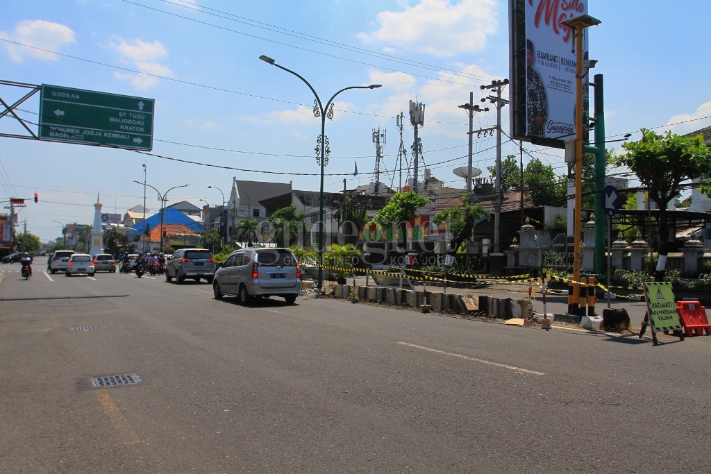 Penataan Simpang Tugu dan Jalur Pedestrian Sudirman Tahap II Dikerjakan Penataan Simpang Tugu dan Jalur Pedestrian Sudirman Tahap II Dikerjakan