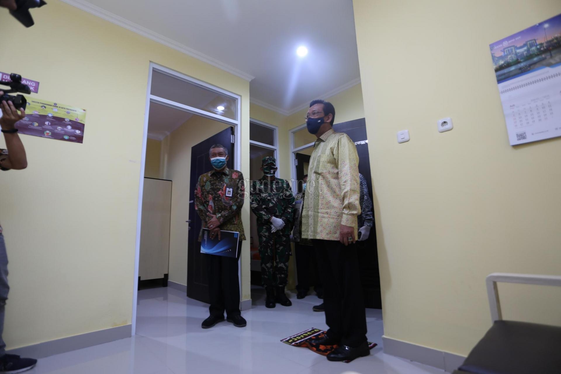 Sultan Minta Penghuni Shelter Covid-19 Jangan Sampai Stres Sultan Minta Penghuni Shelter Covid-19 Jangan Sampai Stres