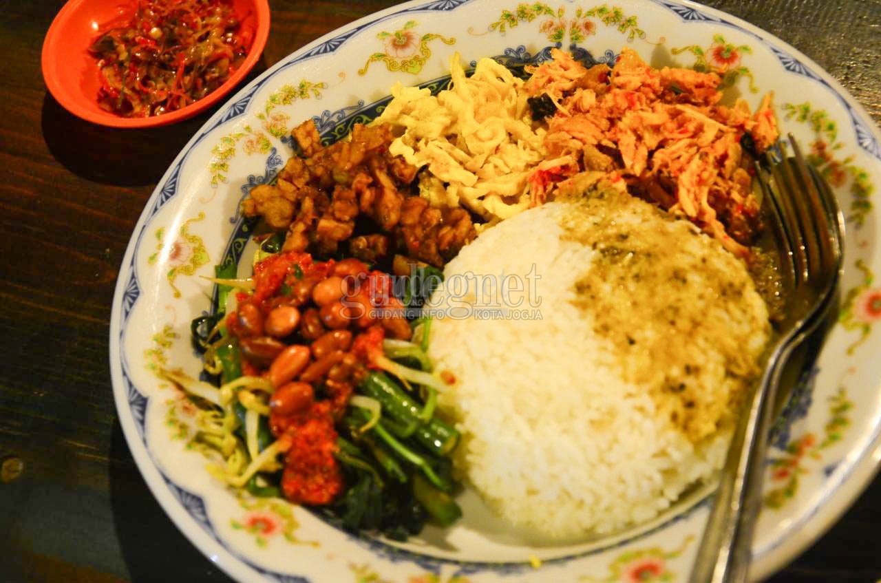 Mencicipi Lezatnya Masakan Khas Bali di Dapur Cening Mencicipi Lezatnya Masakan Khas Bali di Dapur Cening
