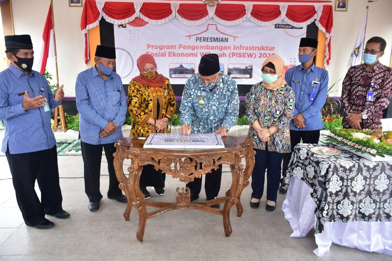 Pendopo Penunjang Pariwisata Seni dan Budaya Di Kapanewon Ngaglik Diresmikan Bupati Pendopo Penunjang Pariwisata Seni dan Budaya Di Kapanewon Ngaglik Diresmikan Bupati