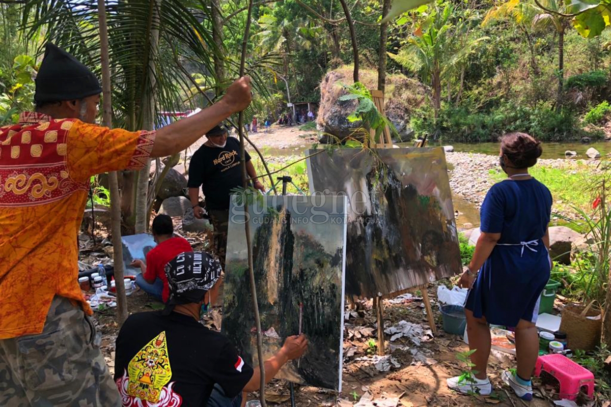 Meriahkan Tradisi Kembul Sewu Dulur Saparan Rebo Pungkasan, Sejumlah Perupa Melukis Bareng Meriahkan Tradisi Kembul Sewu Dulur Saparan Rebo Pungkasan, Sejumlah Perupa Melukis Bareng
