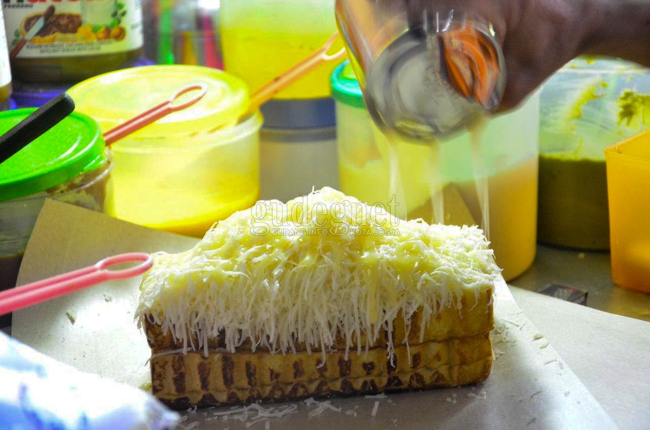 Roti Bakar AA, Mantap dengan Topping Melimpah Roti Bakar AA, Mantap dengan Topping Melimpah