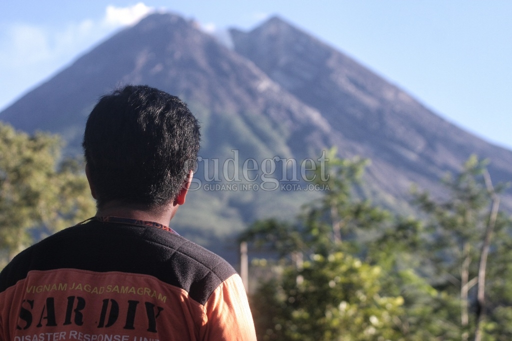 Pemkab Sleman Keluarkan Status Darurat Merapi Pemkab Sleman Keluarkan Status Darurat Merapi