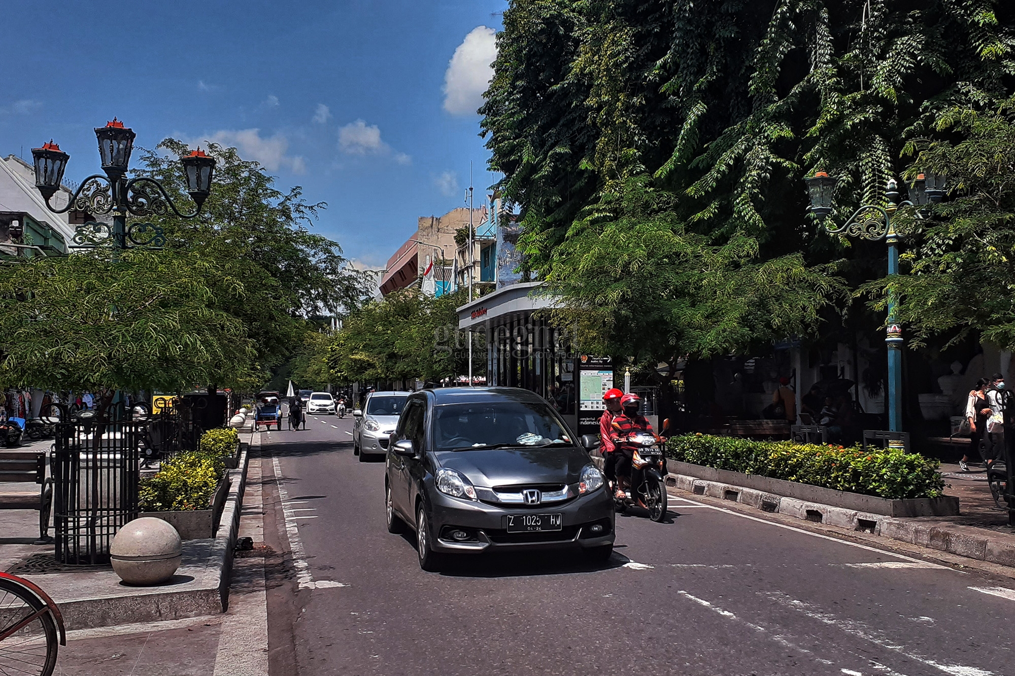 Resmi jadi Jalur Semi Pedestrian, Malioboro Bebas Kendaraan Mulai 18.00-21.00 Resmi jadi Jalur Semi Pedestrian, Malioboro Bebas Kendaraan Mulai 18.00-21.00