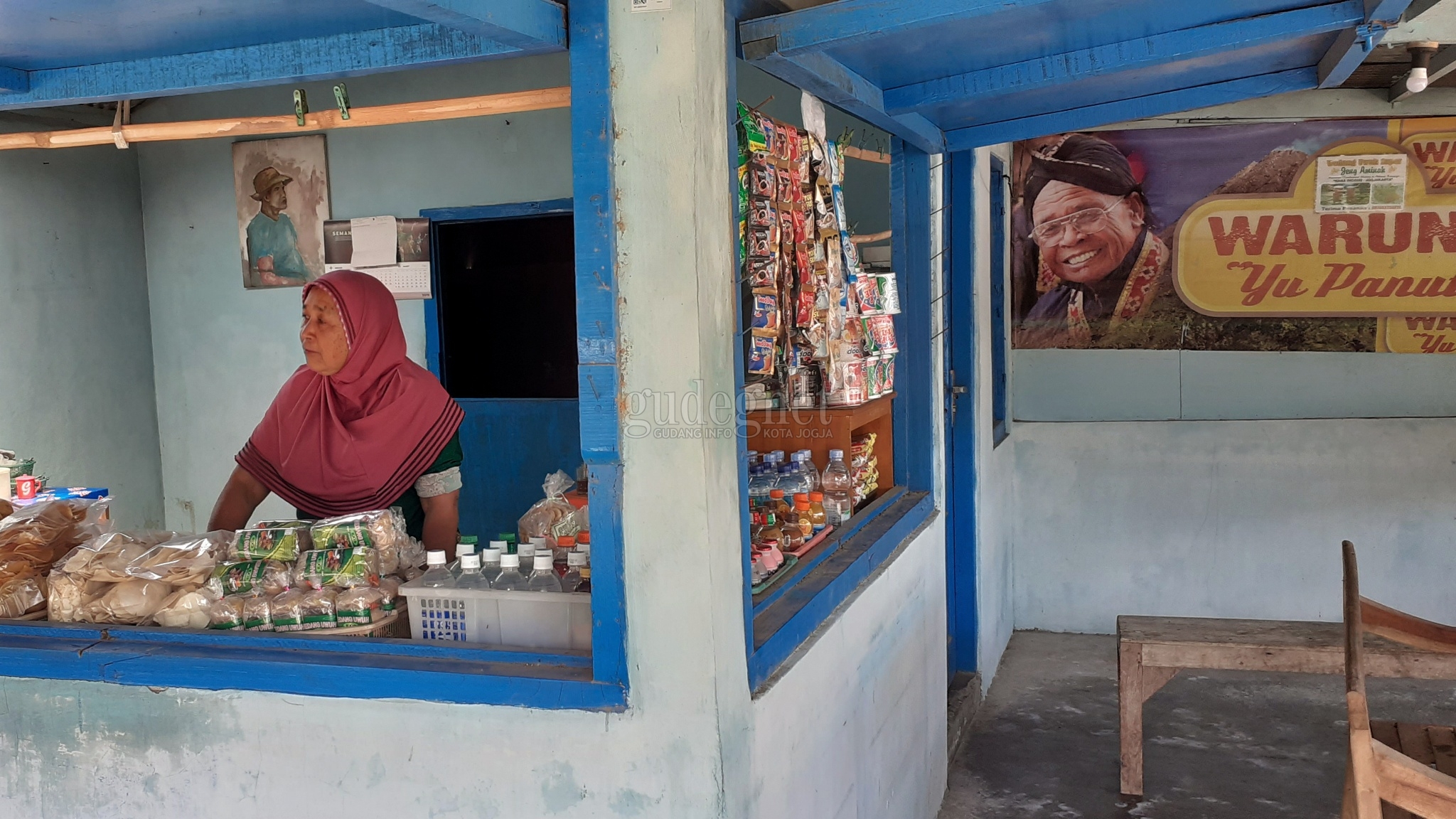 Merapi Siaga, Warung Putri Mbah Maridjan Tetap Buka Merapi Siaga, Warung Putri Mbah Maridjan Tetap Buka