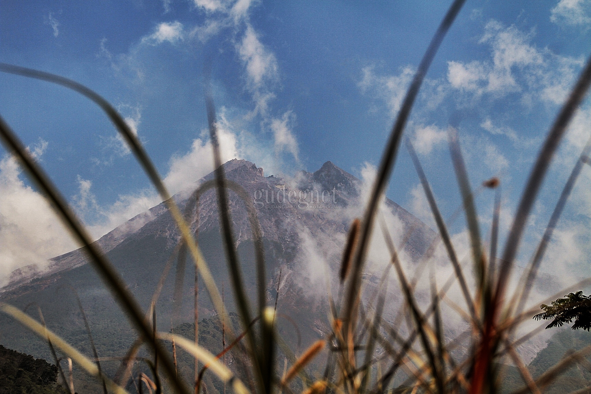 Status Darurat Merapi Diperpanjang Sampai 31 Desember Status Darurat Merapi Diperpanjang Sampai 31 Desember