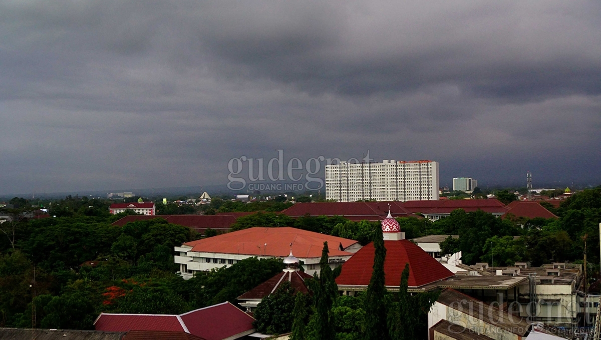 Prakiraan Cuaca DIY Hari ini, Waspadai Potensi Hujan Lebat Disertai Petir dan Angin Kencang Prakiraan Cuaca DIY Hari ini, Waspadai Potensi Hujan Lebat Disertai Petir dan Angin Kencang