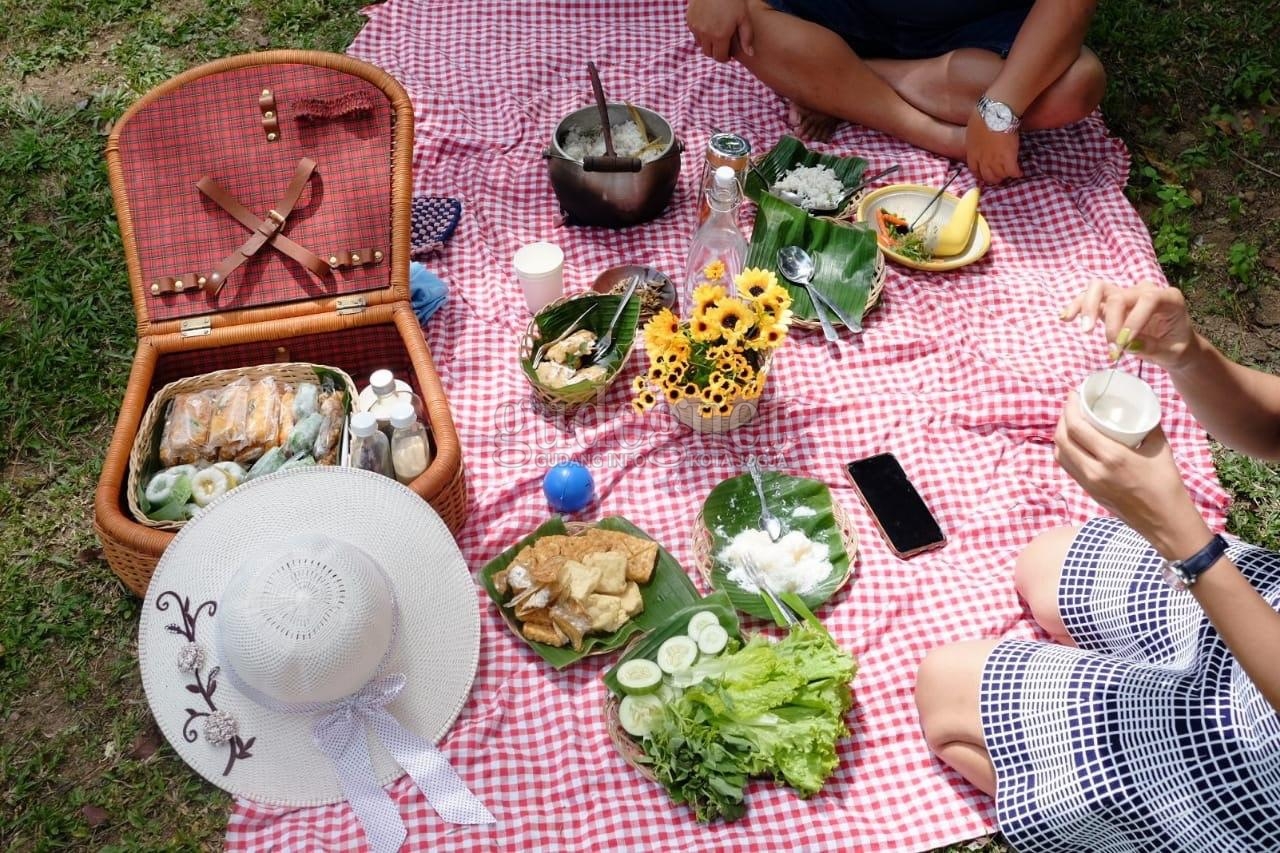 Rumah Matahari: Penginapan, Piknik Lunch, hingga Family Camp