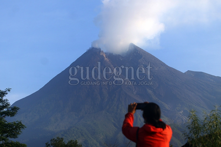 Merapi Tunjukkan Penurunan Aktivitas Merapi Tunjukkan Penurunan Aktivitas