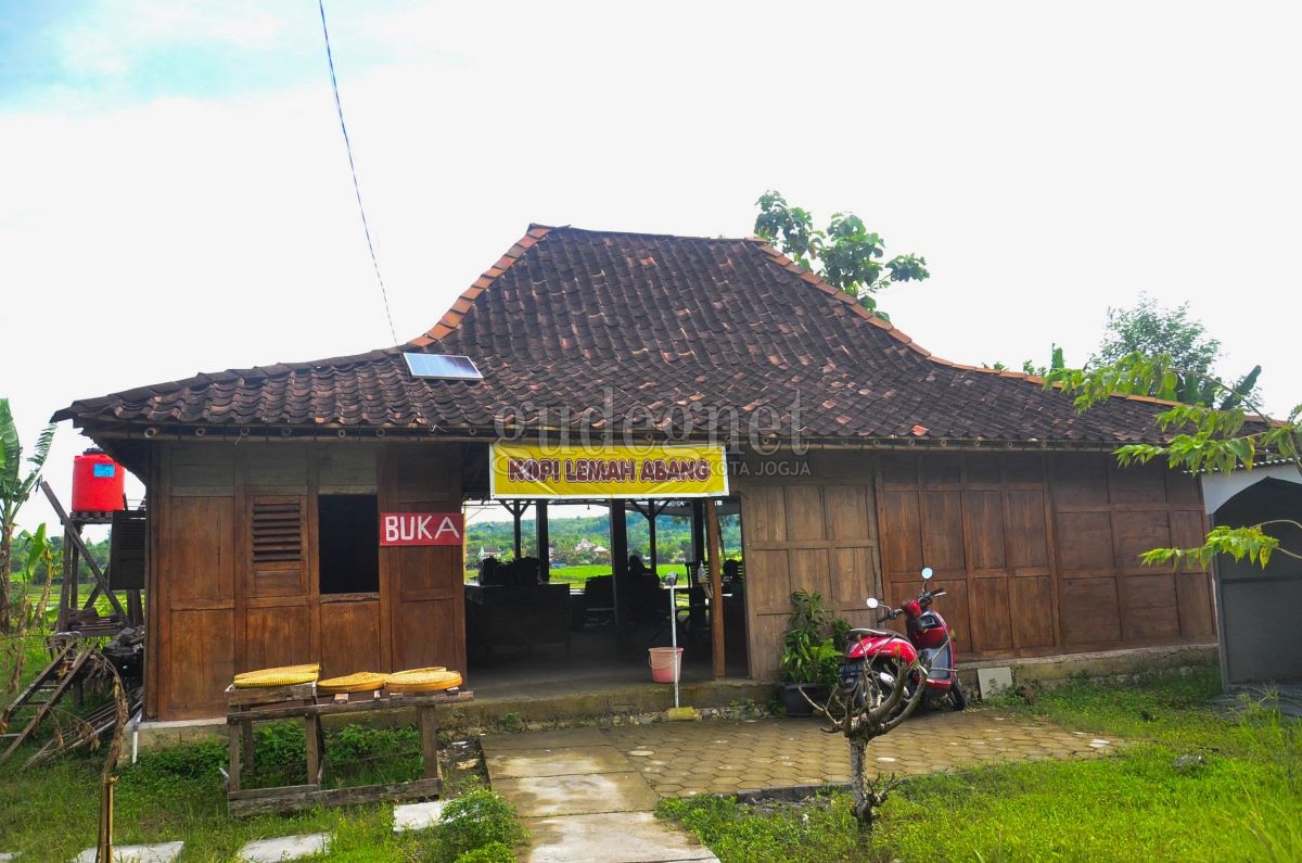Kopi Lemah Abang, Ngopi dengan Pemandangan Persawahan Kopi Lemah Abang, Ngopi dengan Pemandangan Persawahan