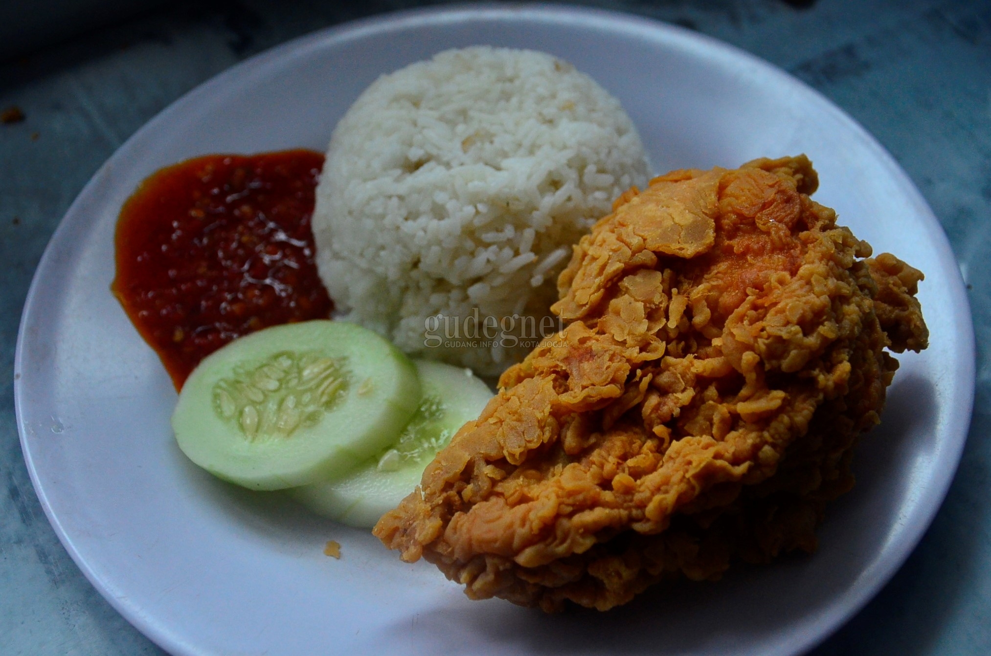 Ayam Goreng Cak Yunus, ‘Chicken Jawa’ yang Ramah di Kantong Ayam Goreng Cak Yunus, ‘Chicken Jawa’ yang Ramah di Kantong