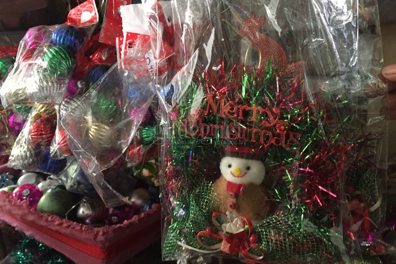 Di Tengah Pandemi, Pernak-pernik Natal Tetap Diburu Pembeli Di Tengah Pandemi, Pernak-pernik Natal Tetap Diburu Pembeli