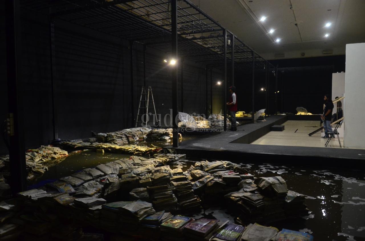 Pameran Superficial Readers Hadirkan Kolam Buku Pameran Superficial Readers Hadirkan Kolam Buku