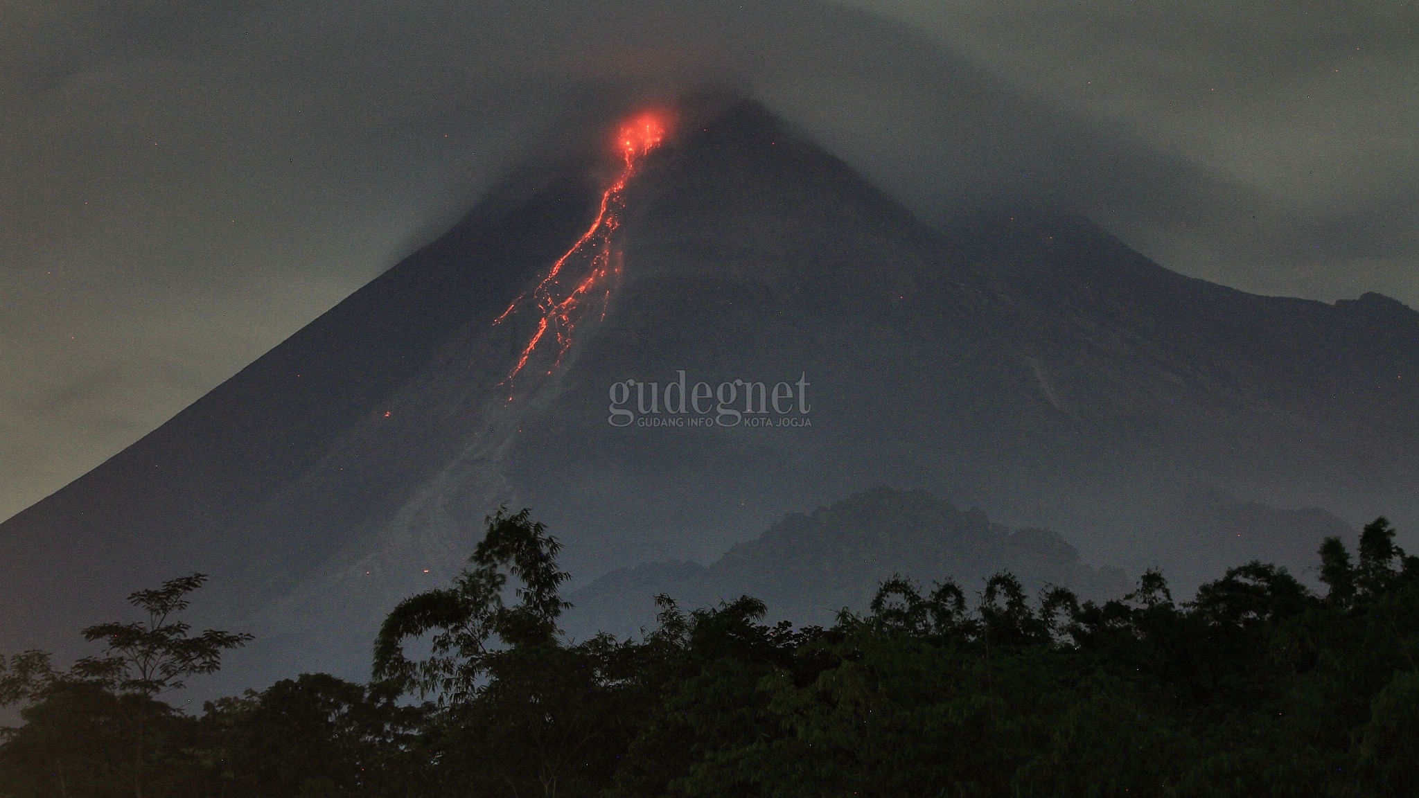 Luncuran Awan Panas Merapi Terjauh Terjadi Hari Ini Luncuran Awan Panas Merapi Terjauh Terjadi Hari Ini