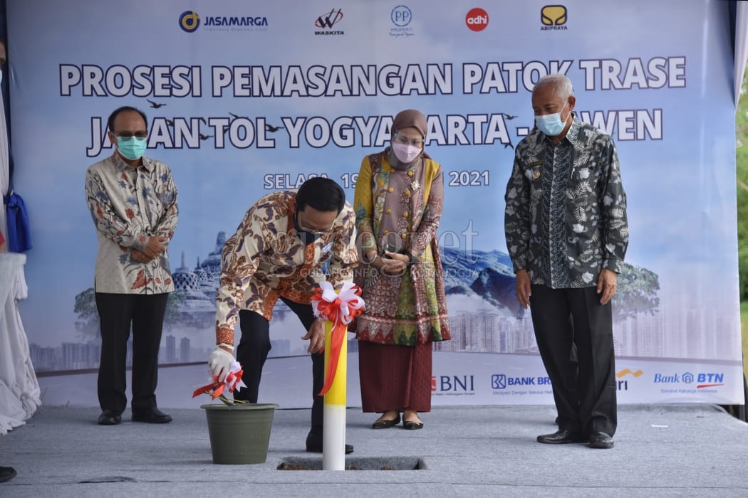 Patok Trase Jalan Tol Yogyakarta-Bawen Mulai Dipasang Patok Trase Jalan Tol Yogyakarta-Bawen Mulai Dipasang